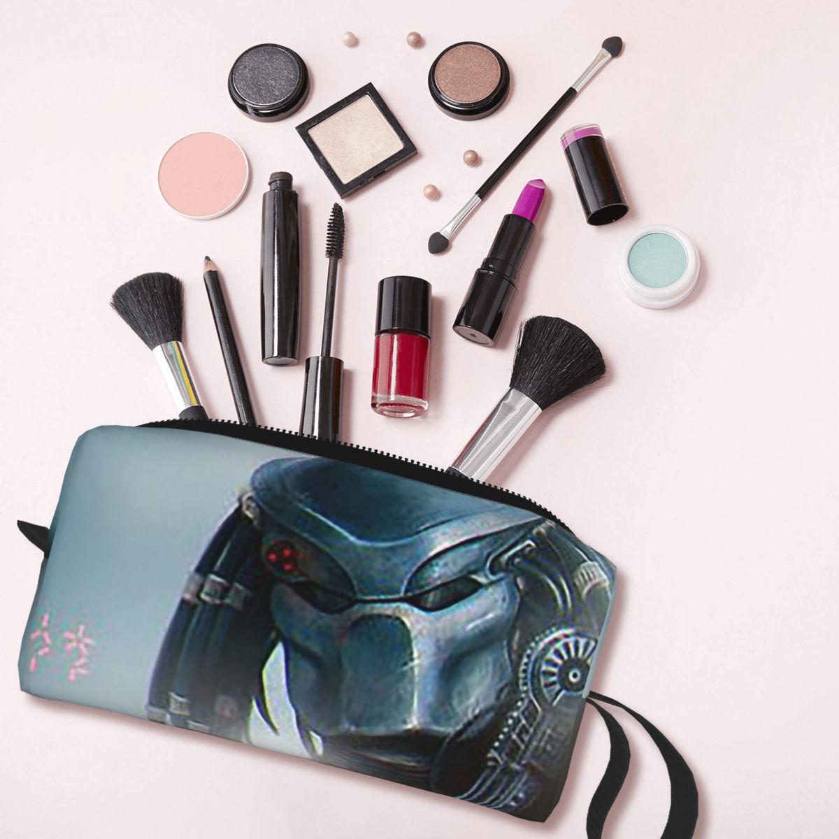 Predator Wallpaper Make-uptas  - Beauty Makeup Wallpaper recensie en prijs